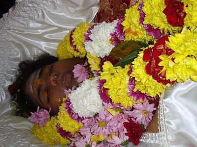women-laying-in-caskets-050.jpg