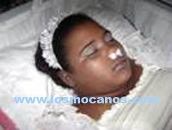 women-laying-in-caskets-111.jpg