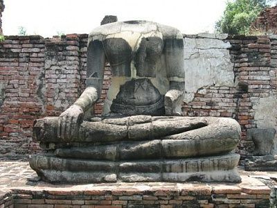 the_world.1146650820.ayuthaya_-_005_headless_buddha.jpg