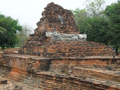 buddha-legs-wat-thammikarat-ayutthaya-thailand.jpg