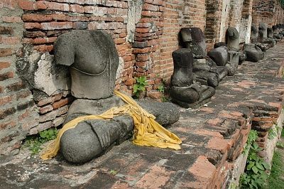 mahathat_headlessbuddhas_large.jpg