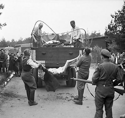 former-guards-made-load-bodies-dead-prisoners-onto-lorry-burial.-17-18-apr.jpg