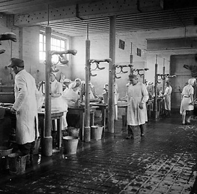 some-60-tables-each-staffed-two-german-doctors-two-german-nurses-si.jpg