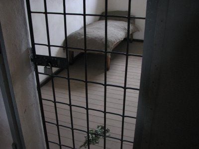 Sachsenhausen_prison_room.JPG