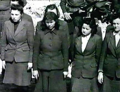 bergen-belsen-overseers-guarded-british-soldiers-after-liberation.jpg