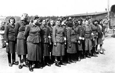 women-overseers-aufseherin-bergen-belsen-17-april-1945.jpg