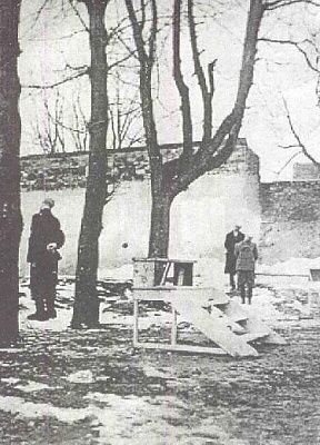 olkusz-public-hanging..jpg