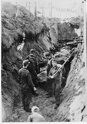 german-pows-bury-corpses-klooga-prisoners.jpg