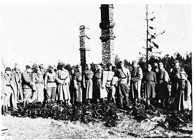 soviet-soldiers-war-crimes-investigators-view-bodies-prisoners-were-stacked-.jpg