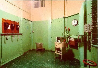 lethal-injection-sanquentin-anteroom.jpg