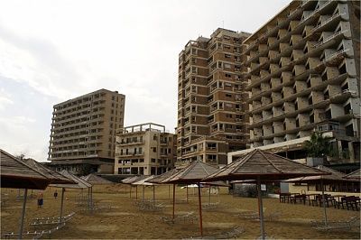 abandoned_resort_town_002.jpg
