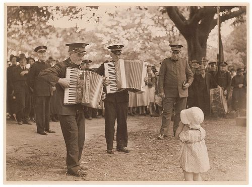 Vintage Animal Oddities, Staged Scenes and Fatal Fall Photos, 1850s-1980s - strange photos from past 011
