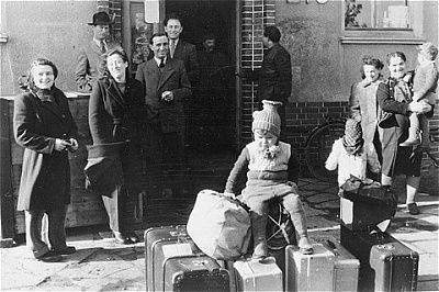 departing-dps-bergen-belsen-camp-wait-their-luggage-front-their-living-quart.jpg