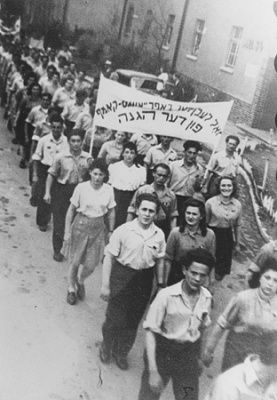 dps-march-zionist-demonstration-belsen-displaced-persons-camp.jpg