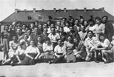 group-portrait-high-school-students-bergen-belsen-displaced-persons-camp.jpg