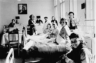 womens-ward-hospital-bergen-belsen-dp-camp.jpg