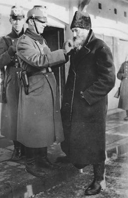 german-policeman-cuts-off-beard-jew-zawiercie.jpg