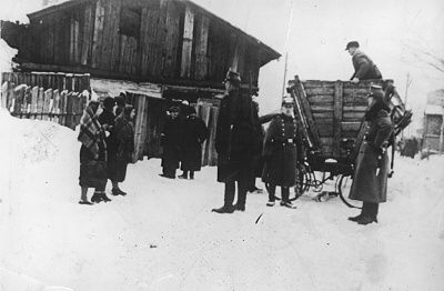 german-police-round-up-jews-deportation-zawiercie-ghetto.jpg