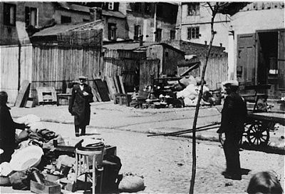 jews-move-their-belongings-during-their-transfer-kutno-ghetto.jpg