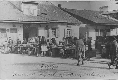 local-residents-shop-outdoor-market-tomaszow-lubelski.jpg