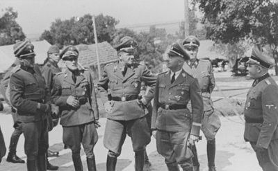reichsfuehrer-ss-heinrich-himmler-center-right-official-tour-janowska-concentrat.jpg