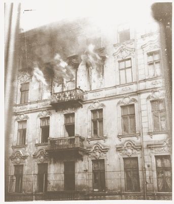burning-building-3-muranowska-street-warsaw-ghetto.jpg