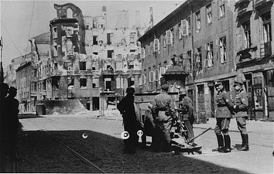 german-gun-crew-prepares-shell-ruins-building.jpg