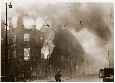 housing-block-burns-during-suppression-warsaw-ghetto-uprising.jpg