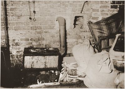 cooking-facilities-bunker-prepared-jewish-resistance-warsaw-ghetto-uprising.jpg