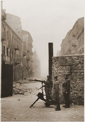 german-police-ss-soldier-man-machine-gun-during-suppression-warsaw-ghetto-up.jpg