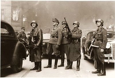 juergen-stroop-third-left-ss-commander-who-crushed-warsaw-ghetto-uprising.jpg