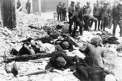 jews-found-bunker-during-warsaw-ghetto-uprising-may-1943.gif