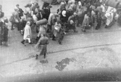 jews-captured-ss-during-suppression-warsaw-ghetto-uprising-march-umschl.jpg