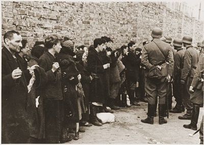 jews-captured-ss-during-warsaw-ghetto-uprising.jpg