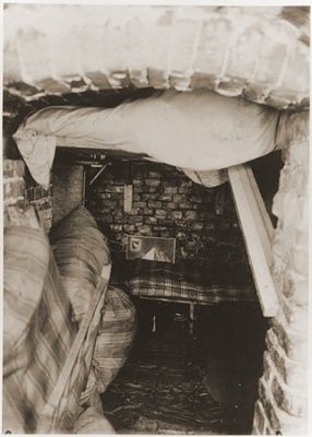 sleeping-quarters-bunker-prepared-jewish-resistance-warsaw-ghetto-uprising.jpg