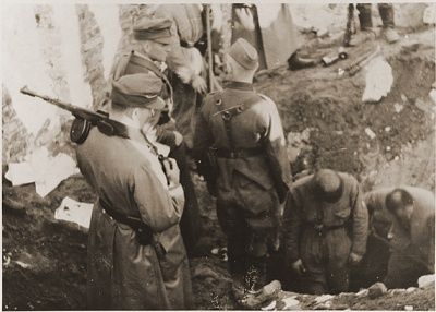 ss-troops-force-jews-dig-out-entrance-bunker-twentieth-day-suppression.jpg