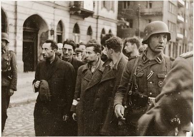 ss-troops-guard-members-jewish-resistance-captured-during-suppression-warsaw-g.jpg