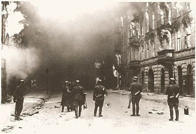ss-troops-warsaw-ghetto.jpg