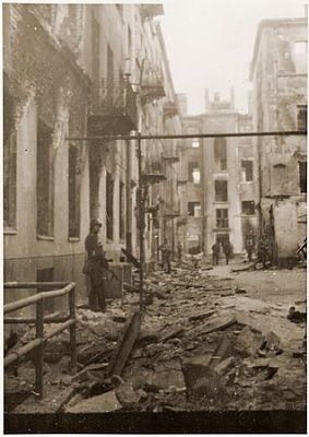 ss-troops-search-ruined-buildings-survivors.jpg