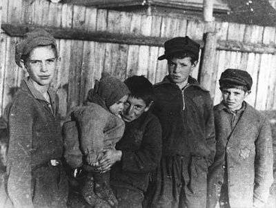 group-children-kovno-ghetto.-kovno-lithuania-between-1941-1943.jpg