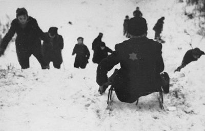 group-jewish-children-go-sledding-kovno-ghetto.jpg