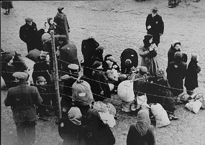 group-jews-gathered-assembly-point-kovno-ghetto-during-deportation-action.jpg