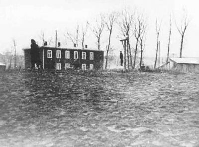kovno-ghetto-body-jewish-man-executed-german-orders-hangs-gallows-erect.jpg