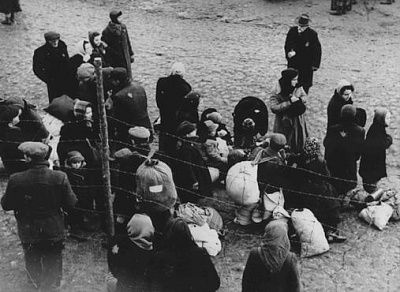 jewish-families-bundles-belongings-during-deportation-kovno-ghetto-riga-n.jpg