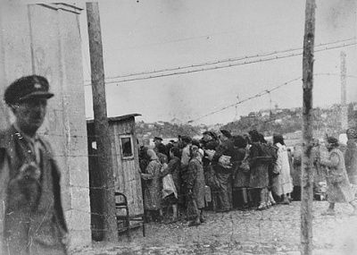 jewish-women-return-ghetto-after-forced-labor-outside.jpg