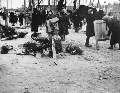 jews-carry-their-household-belongings-new-homes-kovno-ghetto.jpg