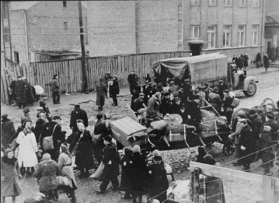 jews-kovno-ghetto-boarded-onto-trucks-during-deportation-action-estonia1.jpg