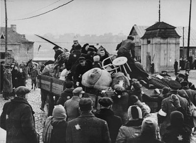 jews-kovno-ghetto-boarded-onto-trucks-during-deportation-action-estonia2.jpg