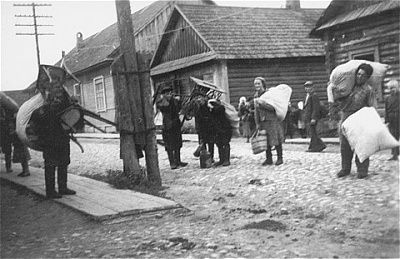 jews-kovno-ghetto-carry-furniture-large-bundles.jpg