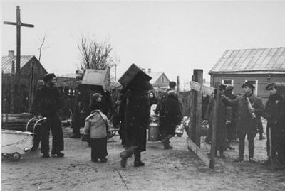 jews-move-into-kovno-ghetto.jpg